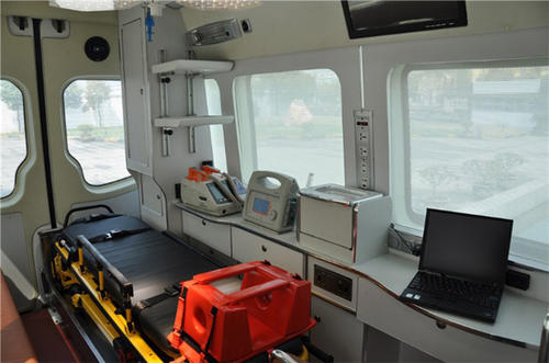 长海县救护车内部